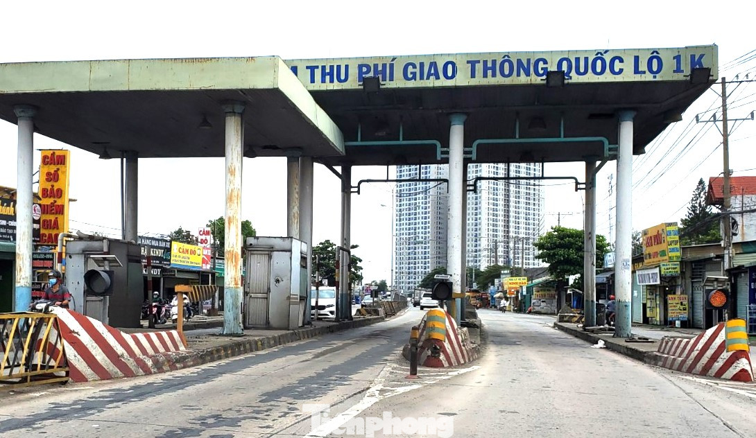 Trạm thu phí trên quốc lộ 1K ngừng hoạt động nhưng chưa tháo dỡ