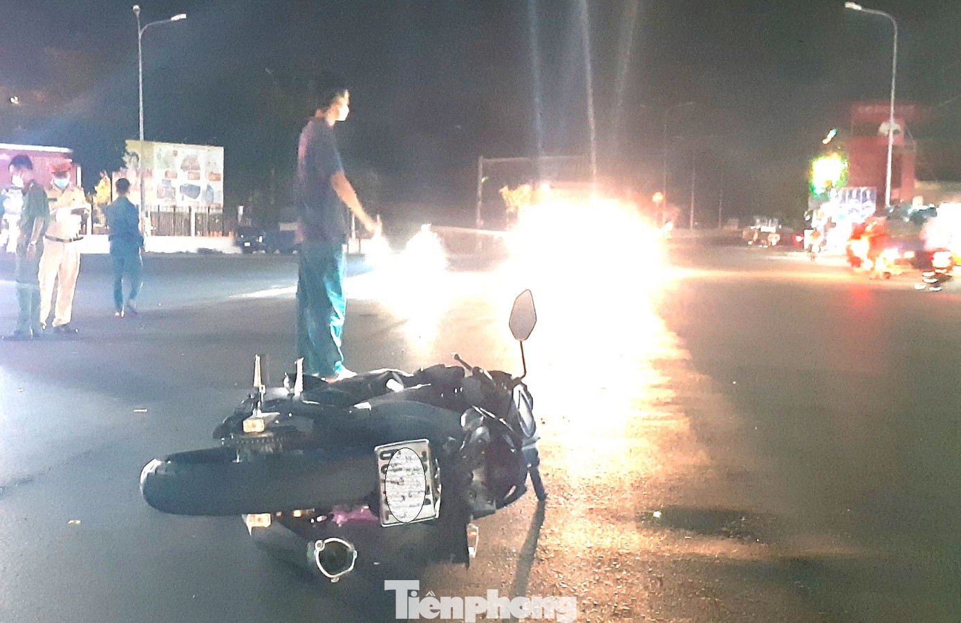 Đường thiếu ánh sáng vào ban đêm, do đó thường xuyên xảy ra va chạm giao thông - Ảnh lưu trữ