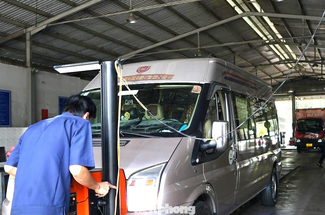 Lực lượng kiểm định viên ở các trung tâm đăng kiểm ở Bình Dương được bố trí làm thêm giờ vì phương tiện đăng ký đông Lực lượng kiểm định viên ở các trung tâm đăng kiểm ở Bình Dương được bố trí làm thêm giờ vì phương tiện đăng ký đông