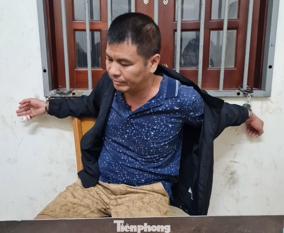 Nghi can Yang Zhong Wu tại cơ quan công an