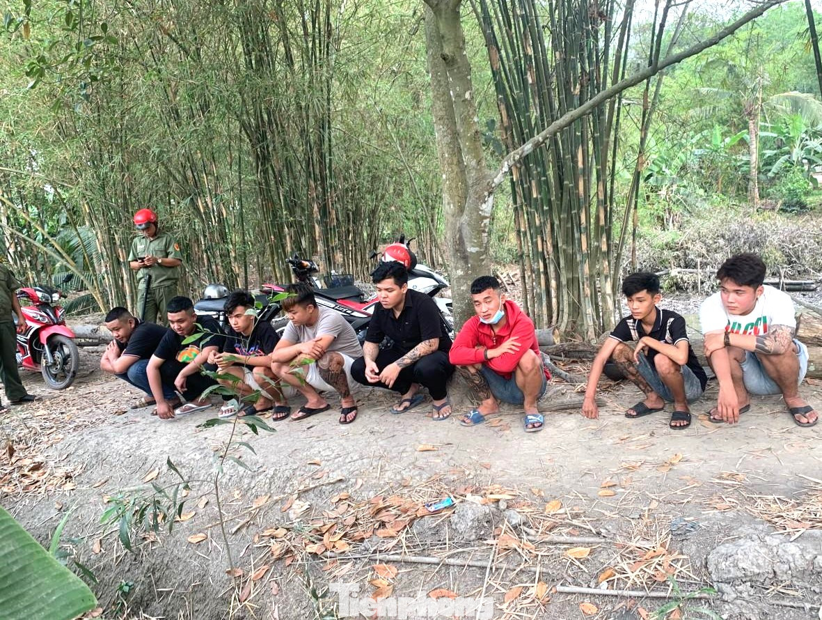 Công an tìm thấy nhóm đối tượng đang tụ tập ở bờ sông Thị Tính