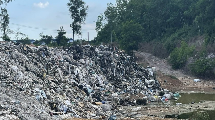 Rác thải quy mô lớn được Tô Văn Hải chôn lấp