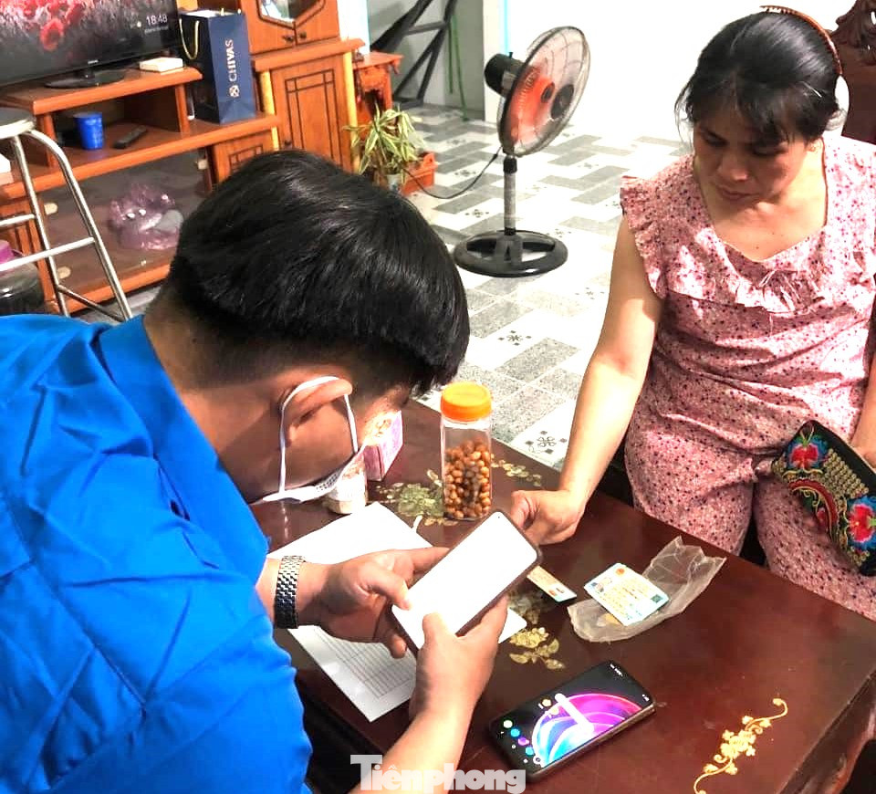 Bên cạnh đó, kế hoạch của UBND tỉnh Bình Dương yêu cầu khắc phục toàn bộ các lỗ hổng bảo mật, hoàn thiện hồ sơ, tài liệu kỹ thuật, đảm bảo các điều kiện về an ninh, an toàn thông tin phục vụ kết nối, chia sẻ, sử dụng dữ liệu trong Cơ sở dữ liệu quốc gia về dân cư thay cho việc yêu cầu xuất trình sổ hộ khẩu. Bên cạnh đó, kế hoạch của UBND tỉnh Bình Dương yêu cầu khắc phục toàn bộ các lỗ hổng bảo mật, hoàn thiện hồ sơ, tài liệu kỹ thuật, đảm bảo các điều kiện về an ninh, an toàn thông tin phục vụ kết nối, chia sẻ, sử dụng dữ liệu trong Cơ sở dữ liệu quốc gia về dân cư thay cho việc yêu cầu xuất trình sổ hộ khẩu.