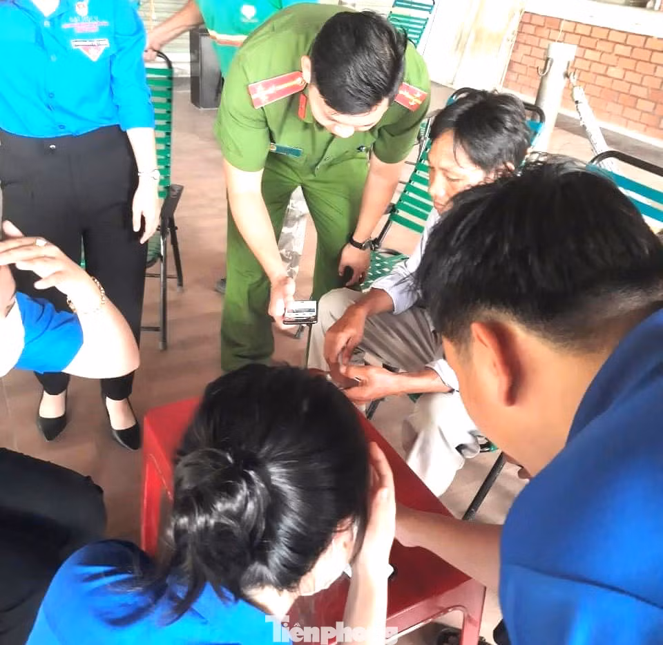 Trước đó, UBND tỉnh Bình Dương ban hành kế hoạch và đề ra mục tiêu tổng số tài khoản định danh điện tử phải kích hoạt thành công đạt 1.005.735 tài khoản, trong đó mức 2 là 138.986 tài khoản; tổng số tài khoản định danh điện tử để đăng nhập vào Cổng Dịch vụ công quốc gia là 330.000 tài khoản.