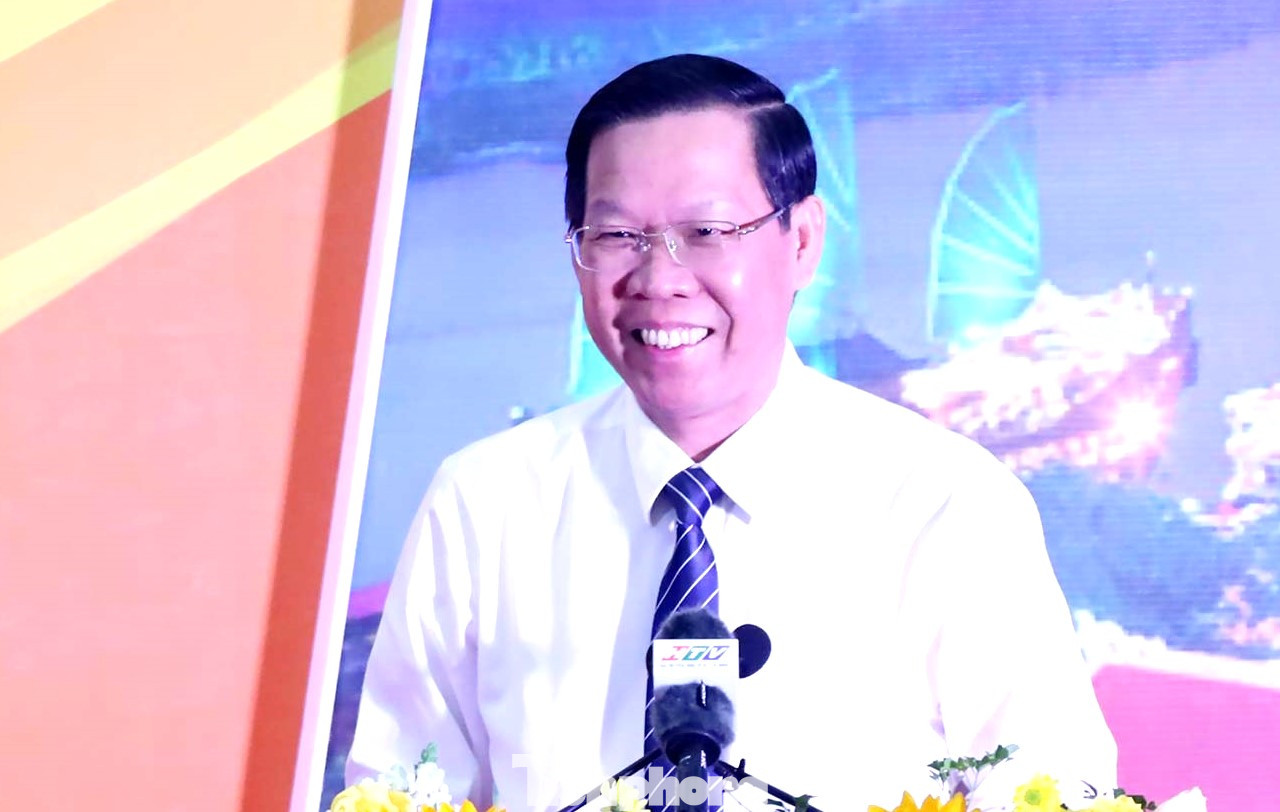 Chủ tịch UBND TPHCM Phan Văn Mãi phát biểu tại hội nghị Chủ tịch UBND TPHCM Phan Văn Mãi phát biểu tại hội nghị