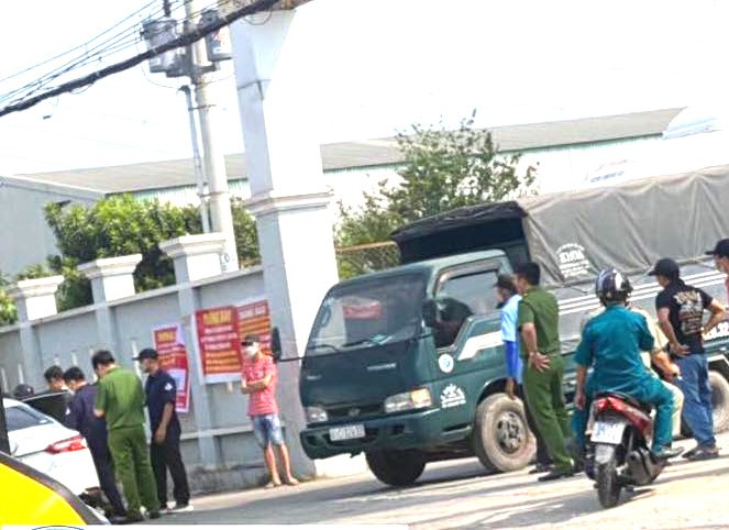 Công an khám xét tại Trung tâm đăng kiểm xe cơ giới 61-09D