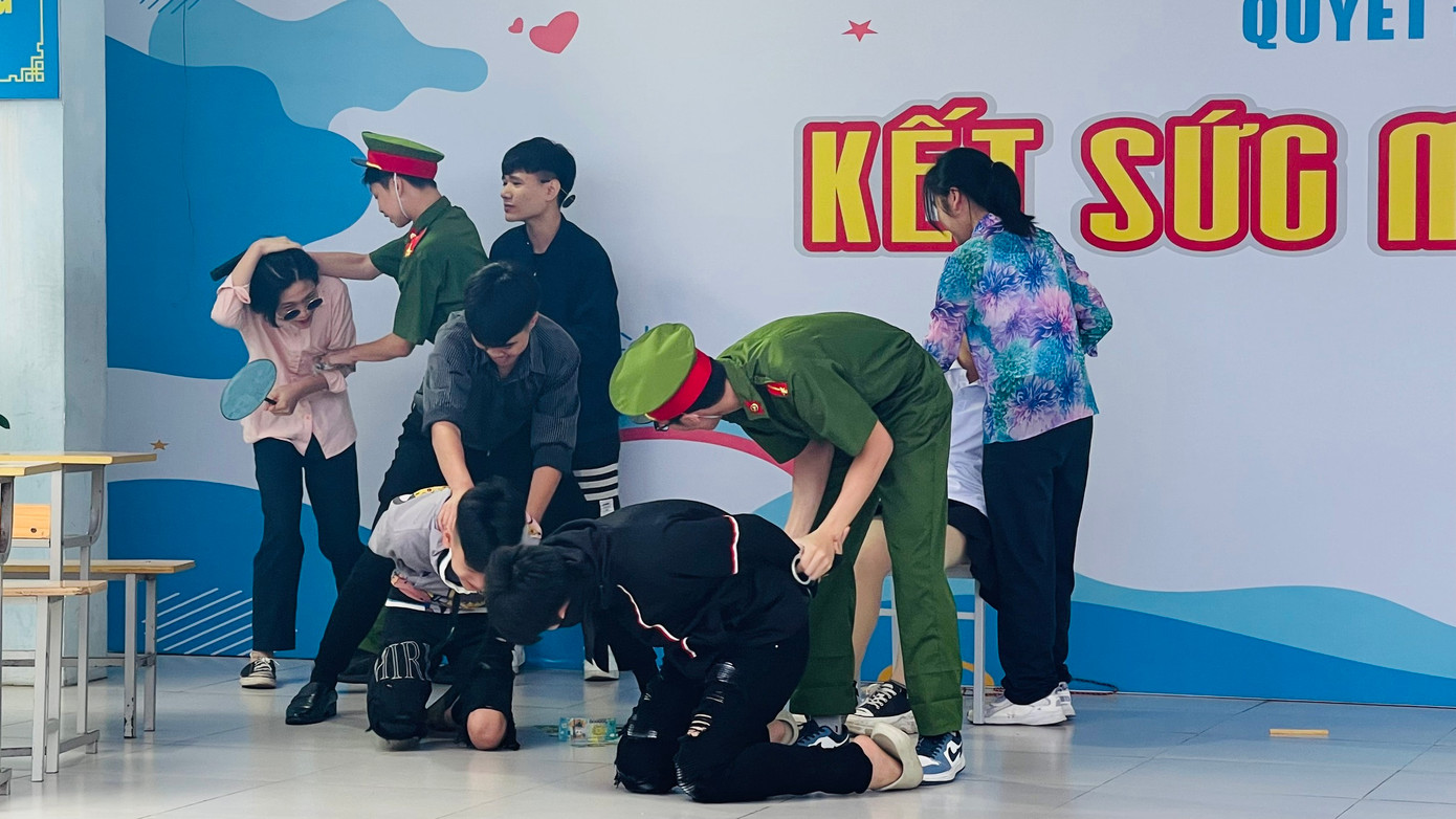 Tiểu phẩm "Phân biệt đối xử" Tiểu phẩm "Phân biệt đối xử"