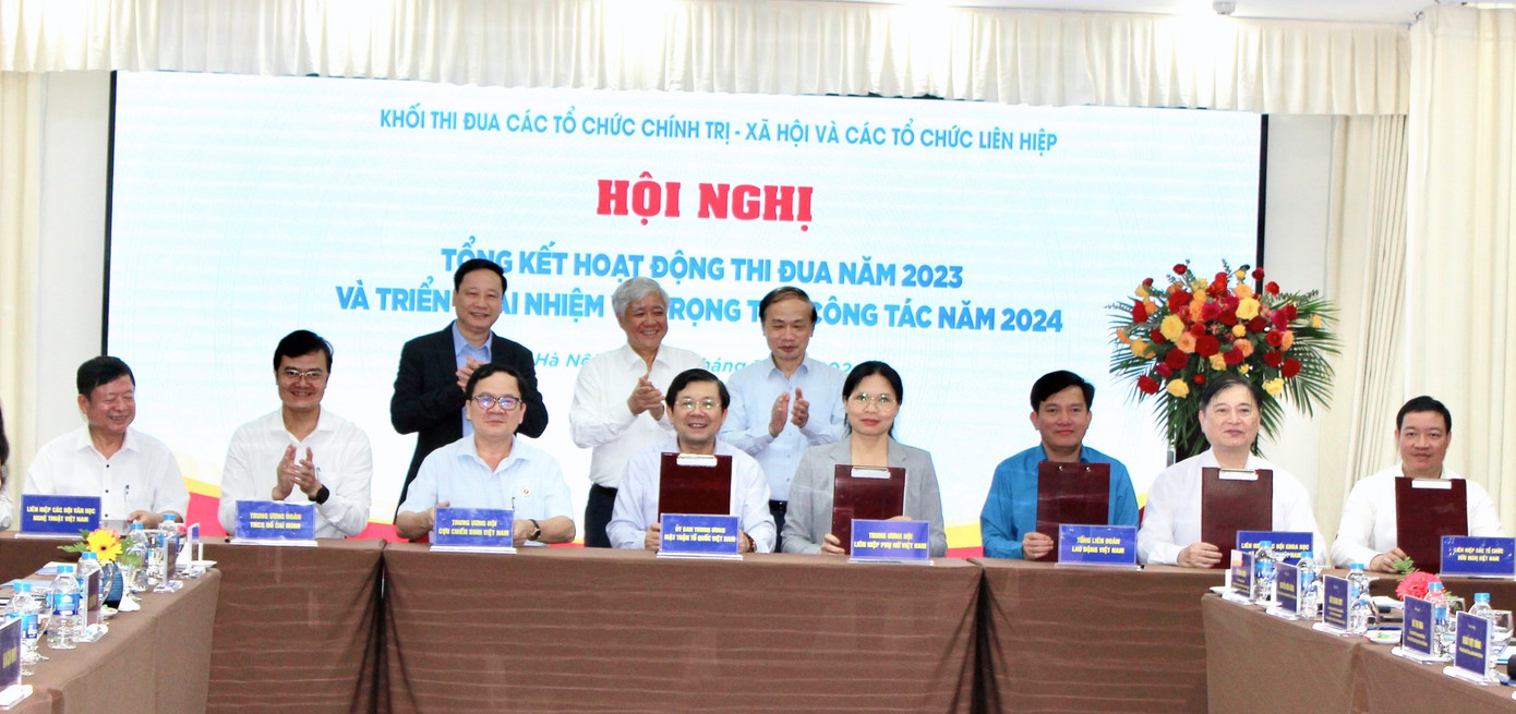 Khối thi đua các tổ chức chính trị - xã hội và các tổ chức Liên hiệp ký cam kết giao ước thi đua năm 2024 Khối thi đua các tổ chức chính trị - xã hội và các tổ chức Liên hiệp ký cam kết giao ước thi đua năm 2024