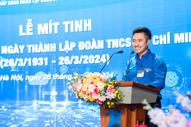 Anh Nguyễn Quang Long - Bí thư Đoàn Thanh niên VNPT phát biểu tại chương trình. Anh Nguyễn Quang Long - Bí thư Đoàn Thanh niên VNPT phát biểu tại chương trình.