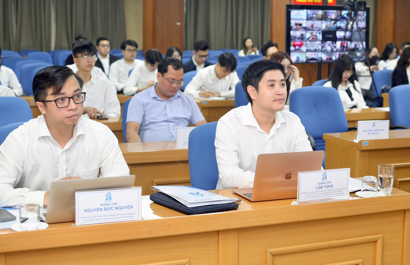 Cán bộ, hội viên, sinh viên tham gia trực tiếp tại điểm cầu Hà Nội. Ảnh: Bảo Anh