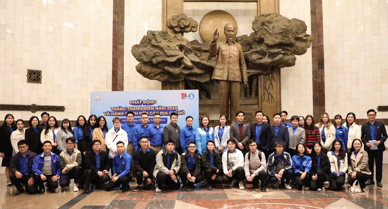 Tuổi trẻ ĐHQG Hà Nội tham quan Bảo tàng Hồ Chí Minh Tuổi trẻ ĐHQG Hà Nội tham quan Bảo tàng Hồ Chí Minh
