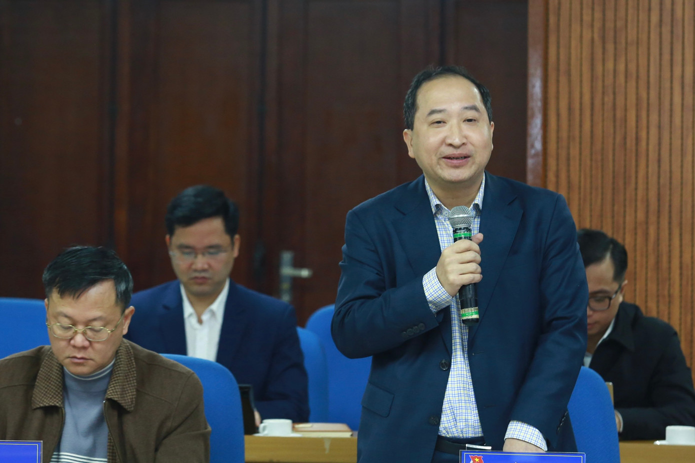 Các đại biểu trao đổi tại hội nghị. Ảnh: Bảo Anh