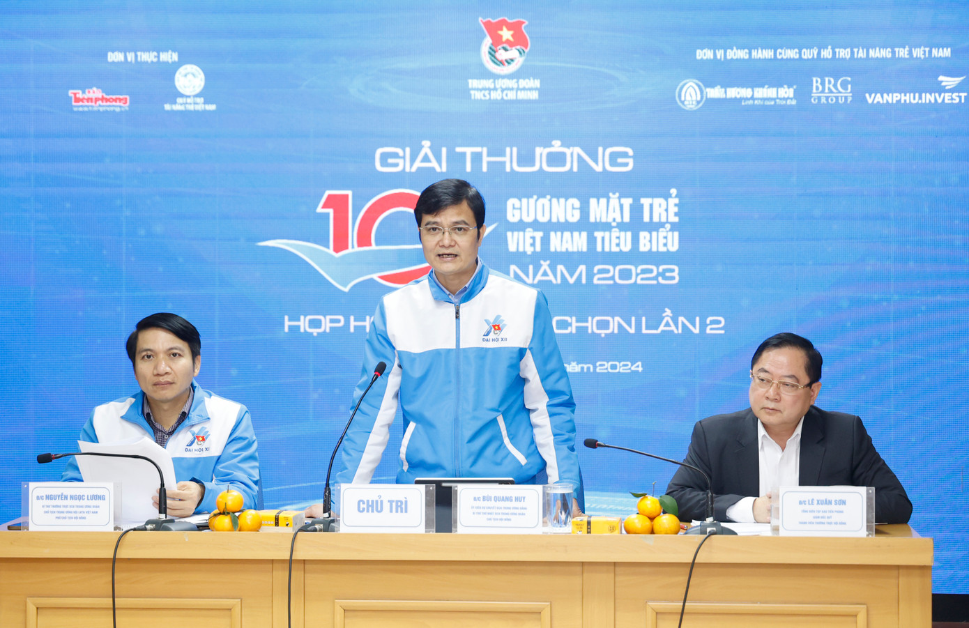 Các thành viên chủ trì cuộc họp Hội đồng lần 2 Các thành viên chủ trì cuộc họp Hội đồng lần 2