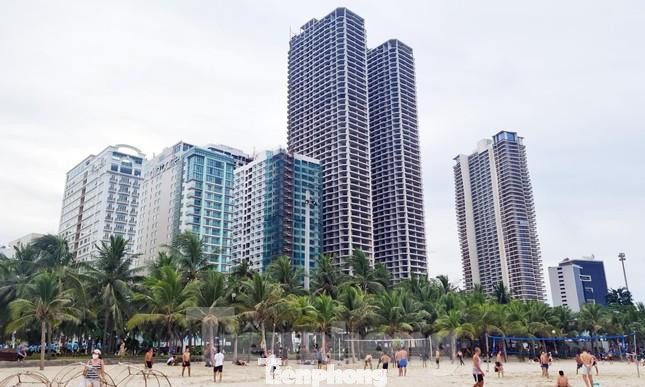 Tại dự thảo Luật Kinh doanh bất động sản (sửa đổi), Bộ Xây dựng đề xuất bổ sung về giao dịch, kinh doanh các loại bất động sản là công trình căn hộ du lịch (Condotel), văn phòng kết hợp lưu trú (Officetel), biệt thự du lịch,… Tại dự thảo Luật Kinh doanh bất động sản (sửa đổi), Bộ Xây dựng đề xuất bổ sung về giao dịch, kinh doanh các loại bất động sản là công trình căn hộ du lịch (Condotel), văn phòng kết hợp lưu trú (Officetel), biệt thự du lịch,…