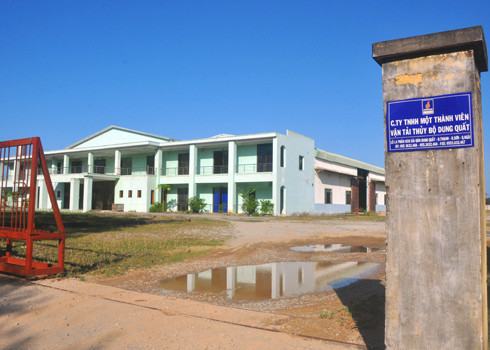 Trụ sở của Công ty TNHH Một Thành Viên Vận Tải thủy bộ Dung Quất chưa được sử dụng và đang xuống cấp từng ngày