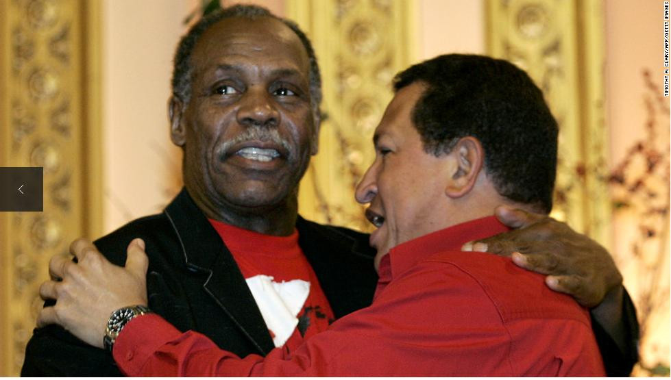 Nam diễn viên Danny Glover gặp gỡ tổng thống Hugo Chavez tại thành phố New York (Mỹ) hôm 21 – 9 - 2006