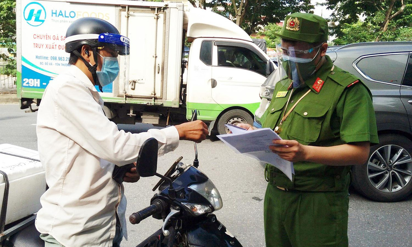 Mỗi tổ tuần tra có nhiều lực lượng như CSGT, CSTT, Công an...