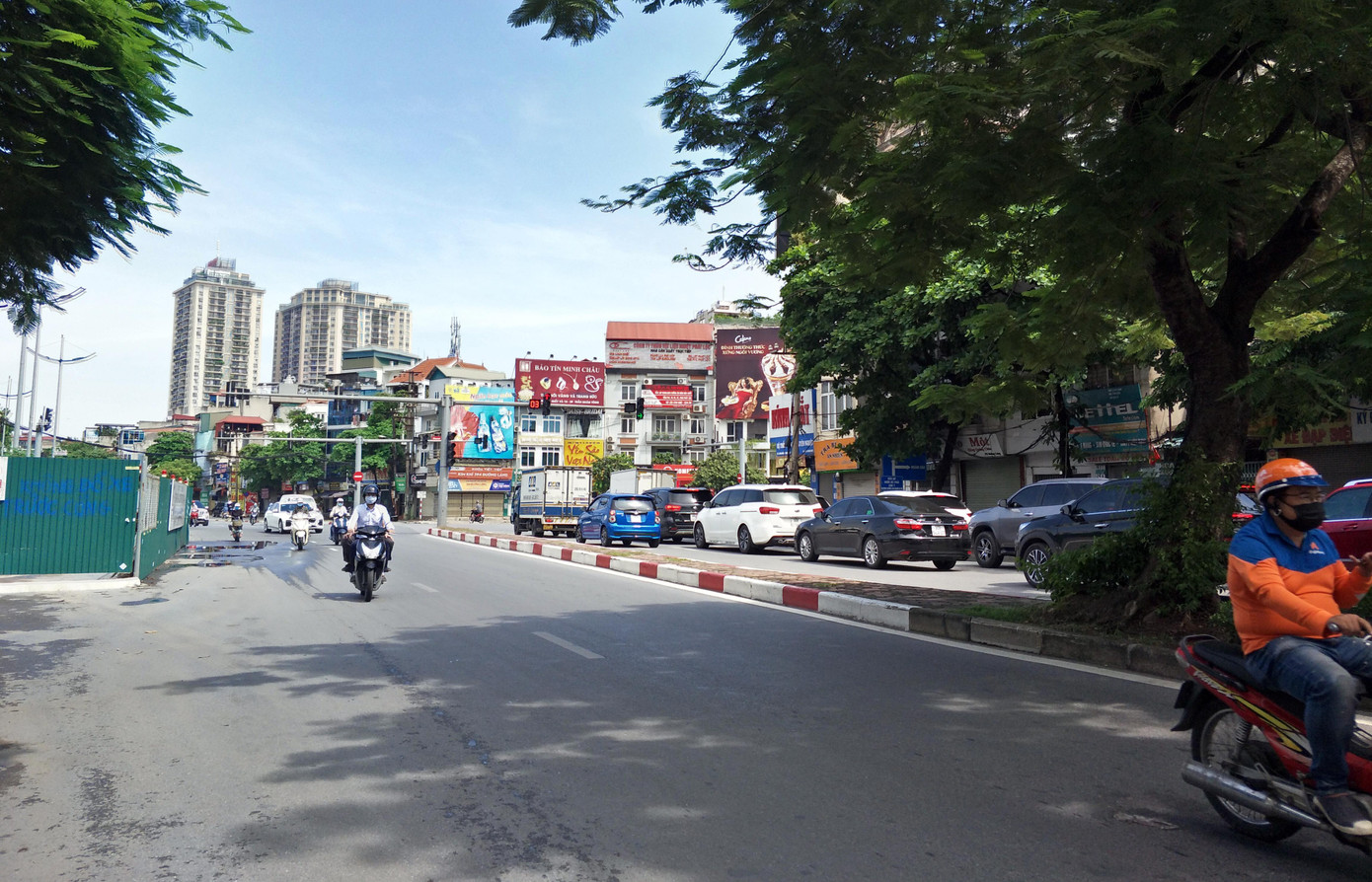 Lượng phương tiện trên các tuyến đường khá đông.