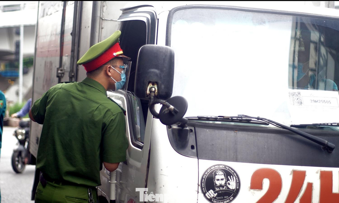 Đối với các xe "luồng xanh" lực lượng chức năng kiểm tra mã QR Code...