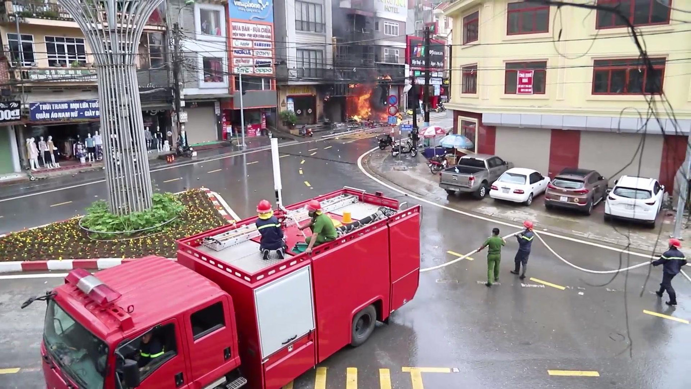 Cụ thể, hơn 10h cùng ngày, tại cơ sở kinh doanh gas, khí hoá lỏng số nhà 244 đường Thạch Sơn, thị xã SaPa, tỉnh Lào Cai xảy ra vụ hoả hoạn lớn.