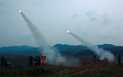 Các khẩu đội tên lửa tầm tầm thấp A-72 thuộc Quân khu 1 phối hợp tiêu diệt mục tiêu máy bay bay thấp