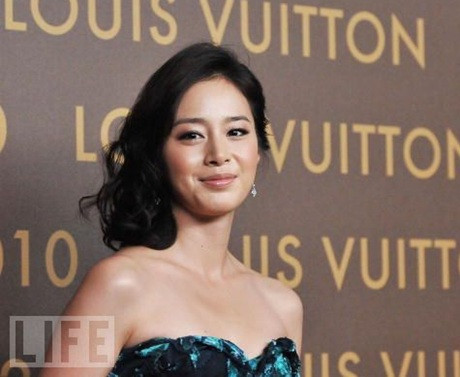 Kim Tae Hee rạng rỡ và quyến rũ