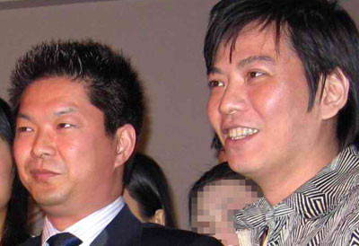 Stanley Elliot Tan (Trưởng văn phòng) và Pheng Kwok Ping Patrick (Trưởng phòng tài chính của Golden Rock) khi còn chung vai sát cánh ở Việt Nam