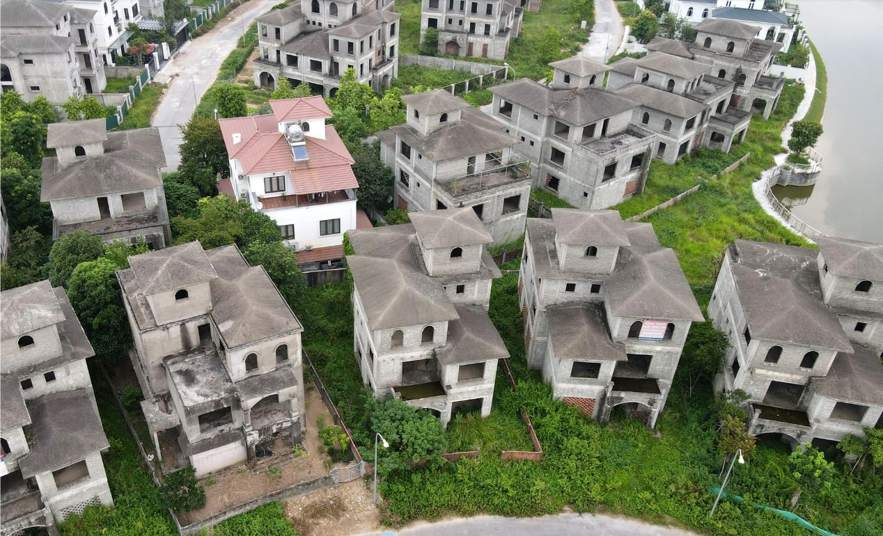 Tình trạng các khu đô thị bỏ hoang diễn ra ngày càng phổ biến.