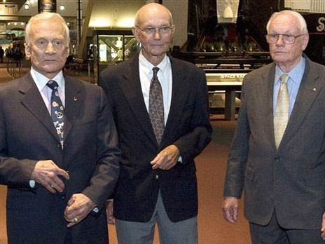Phi hành đoàn trên tàu Apollo-11 nhiều năm sau
