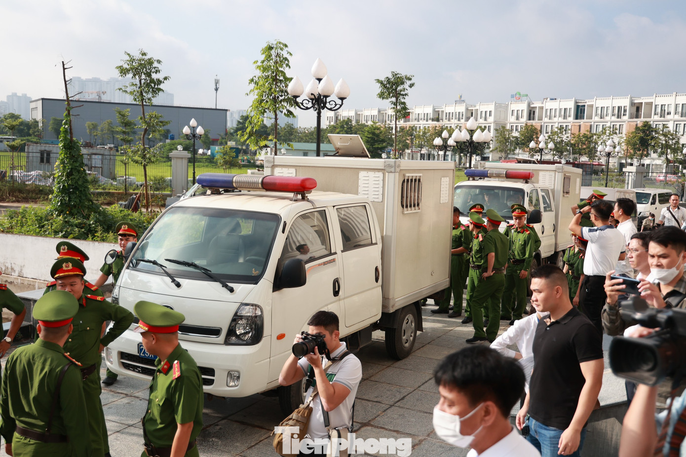 Phiên tòa dự kiến kéo dài trong 1 tháng. Thẩm phán Vũ Quang Huy ngồi ghế chủ tọa phiên tòa. Thực hành quyền công tố tại tòa là các kiểm sát viên: Đỗ Mạnh Quang, Lê Huy Hoàn, Nguyễn Thị Châm, Tưởng Mạnh Toàn, Đỗ Minh Tuấn.