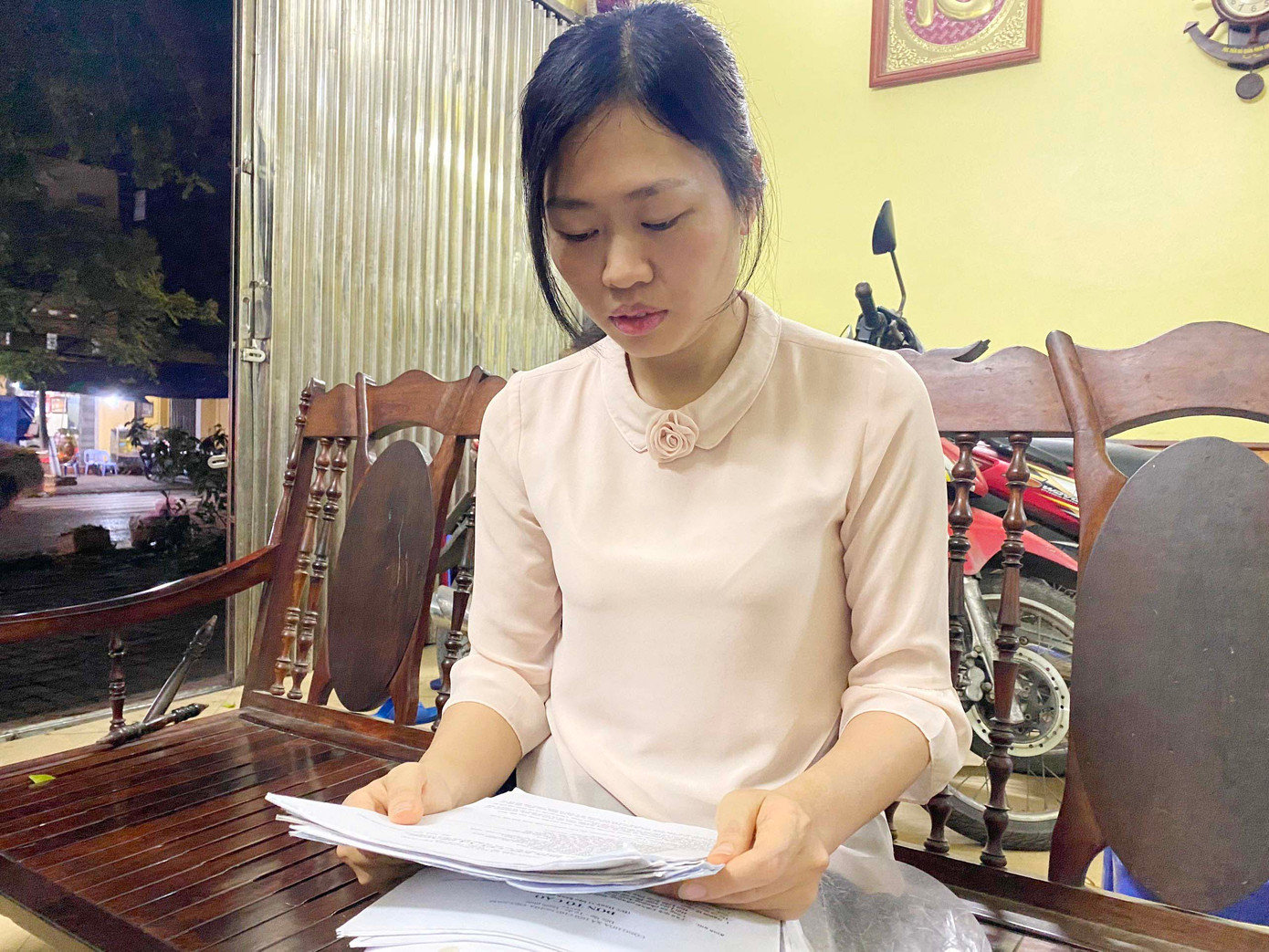 Chị Cấn Thị Thùy Dương gửi đơn nhiều nơi mong được giải quyết việc nuôi con theo phán quyết của toà án Chị Cấn Thị Thùy Dương gửi đơn nhiều nơi mong được giải quyết việc nuôi con theo phán quyết của toà án