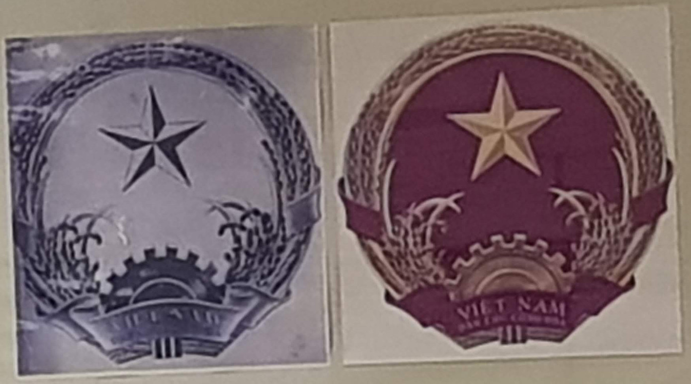 Mẫu Quốc huy Việt Nam do họa sĩ Bùi Trang Chước vẽ. Mẫu Quốc huy Việt Nam do họa sĩ Bùi Trang Chước vẽ.