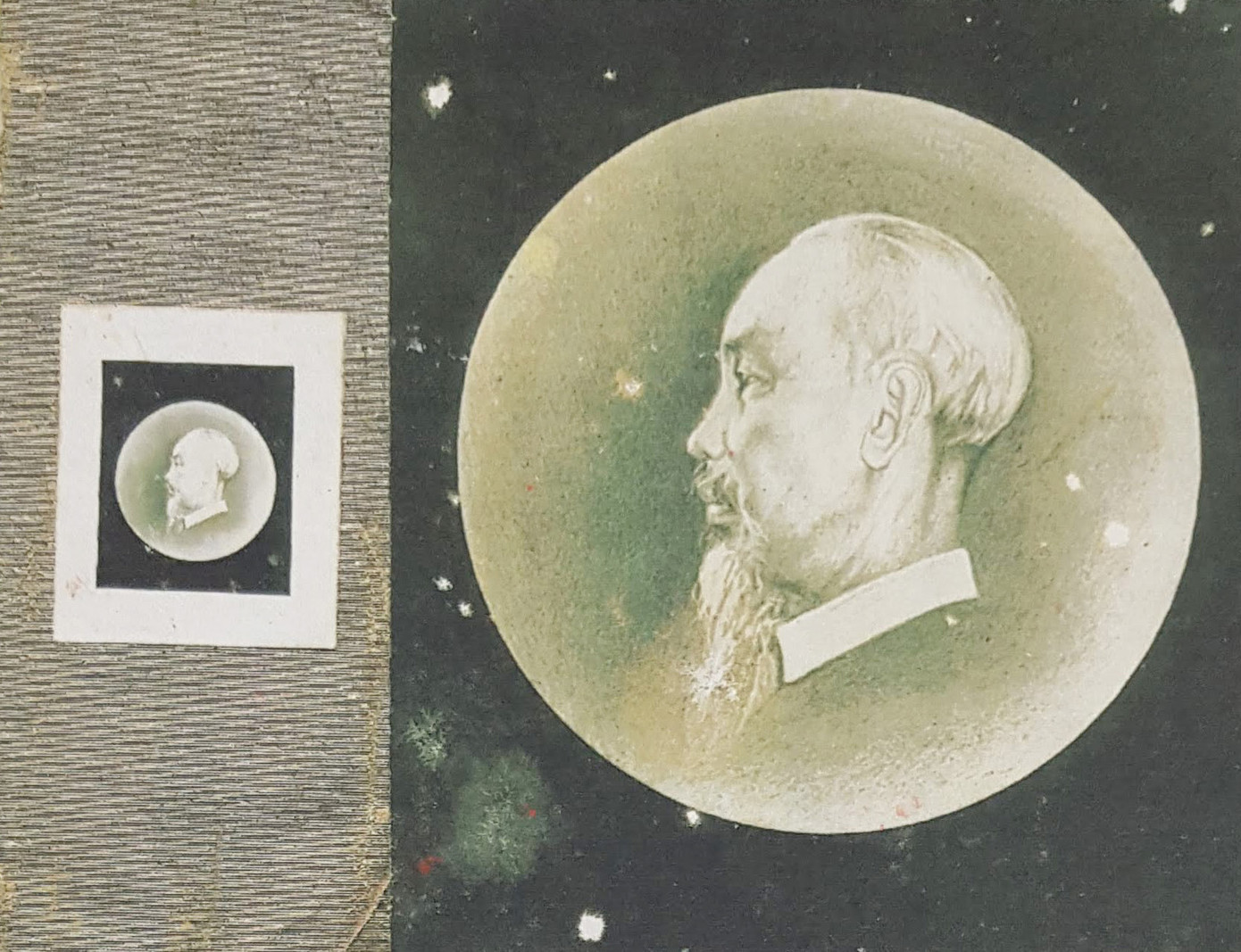 Huy hiệu chân dung Chủ tịch Hồ Chí Minh do họa sĩ Bùi Trang Chước vẽ để anh hùng Phạm Tuân mang vào vũ trụ trong chuyến bay năm 1980. Huy hiệu chân dung Chủ tịch Hồ Chí Minh do họa sĩ Bùi Trang Chước vẽ để anh hùng Phạm Tuân mang vào vũ trụ trong chuyến bay năm 1980.