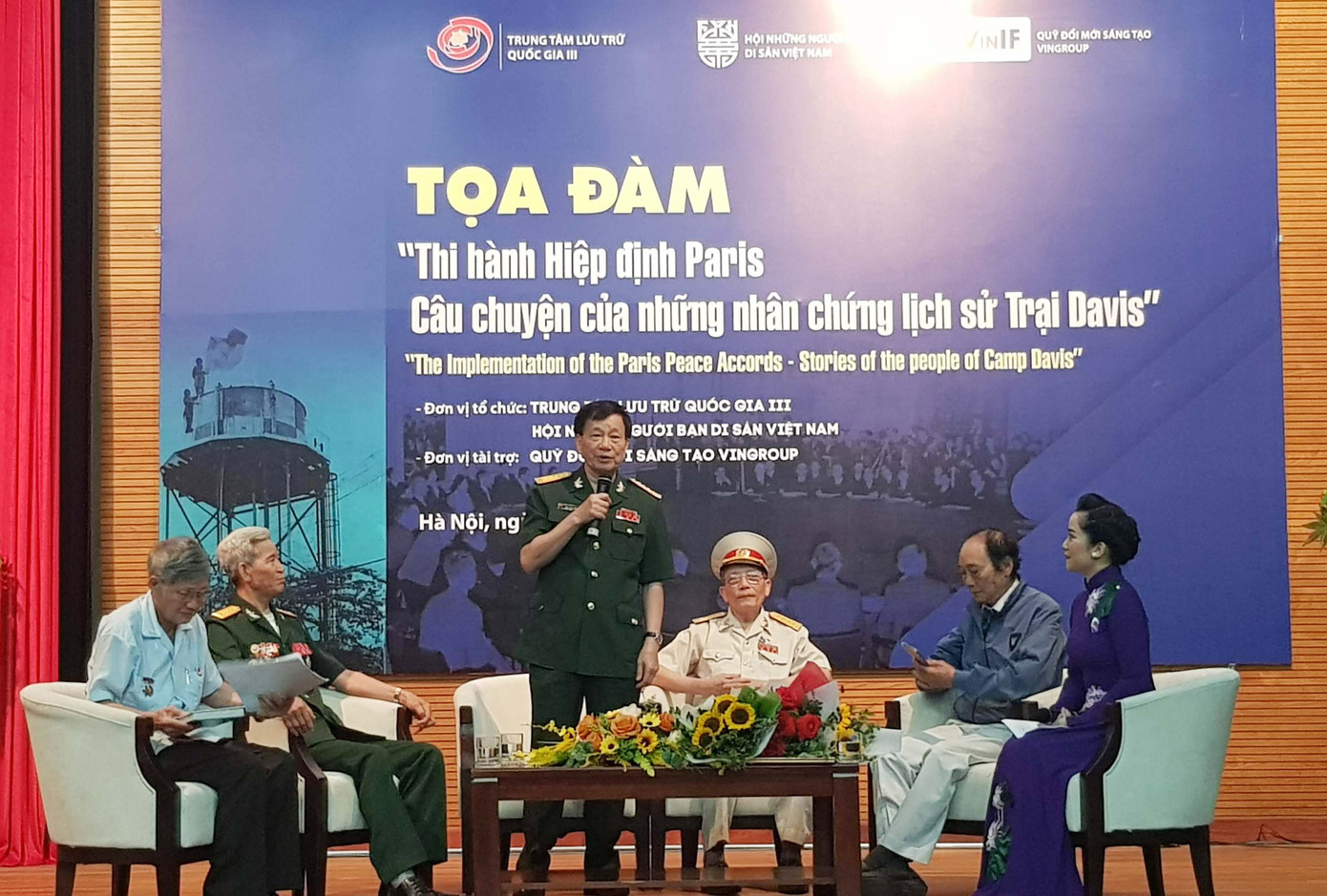 Đại tá Đào Chí Công cùng các nhân chứng chia sẻ những câu chuyện về Trại Davis tại cuộc tọa đàm (Ảnh: Kiến Nghĩa)