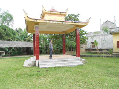 Nhà bia bên trong chưa có tấm bia tại Trường THCS Ba Đình, huyện Nga Sơn (Thanh Hóa) bỏ hoang nhiều năm nay. Ảnh: Hoàng Lam. Nhà bia bên trong chưa có tấm bia tại Trường THCS Ba Đình, huyện Nga Sơn (Thanh Hóa) bỏ hoang nhiều năm nay. Ảnh: Hoàng Lam