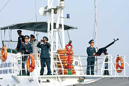 Lực lượng cảnh sát biển Vùng 1 huấn luyện sẵn sàng bảo vệ Tổ quốc. Ảnh: TTXVN