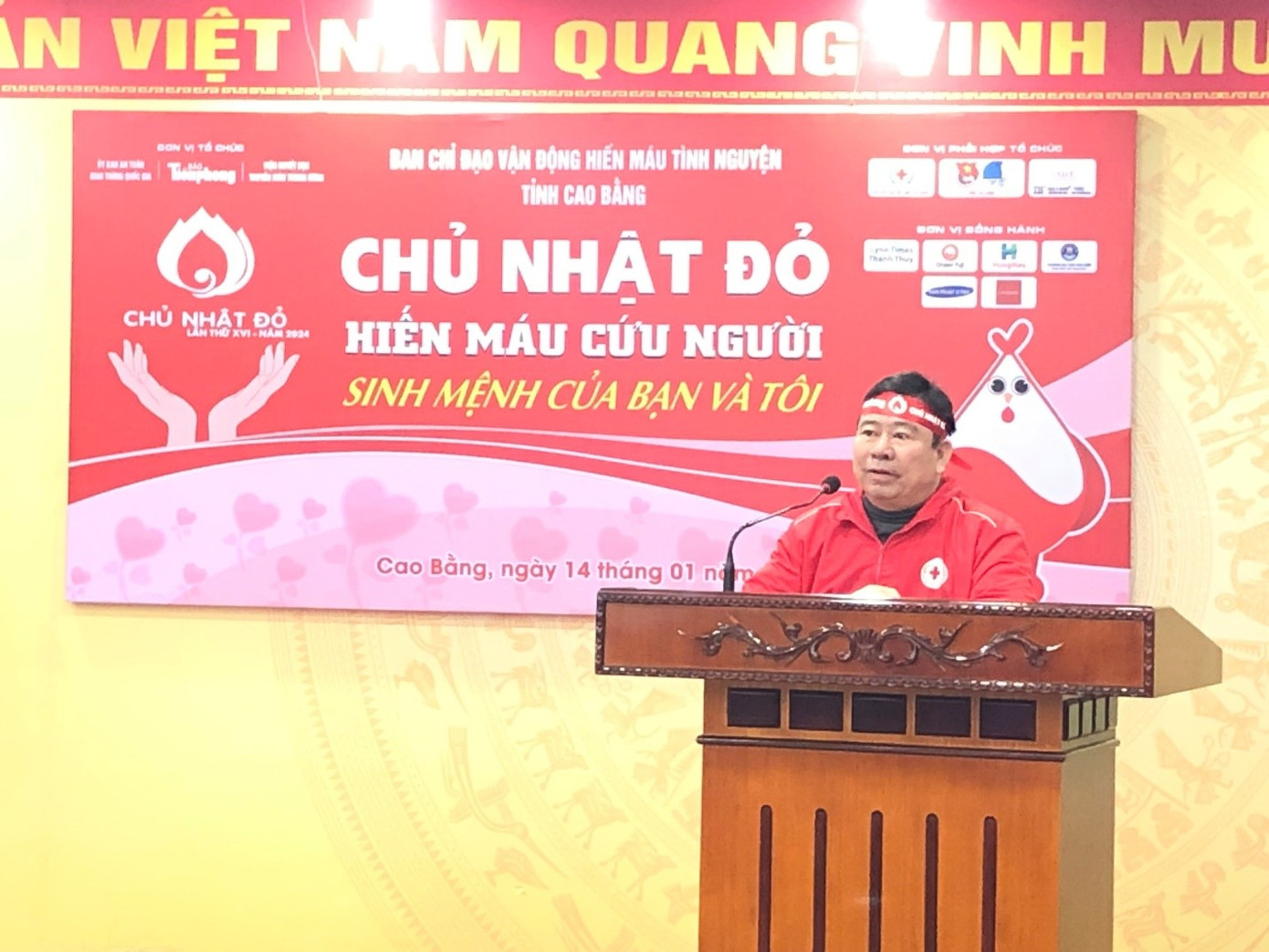 Ông Vương Văn Thuận - Phó trưởng Ban Chỉ đạo vận động hiến máu tình nguyện tỉnh, Chủ tịch Hội Chữ thập đỏ tỉnh Cao Bằng. Ông Vương Văn Thuận - Phó trưởng Ban Chỉ đạo vận động hiến máu tình nguyện tỉnh, Chủ tịch Hội Chữ thập đỏ tỉnh Cao Bằng.