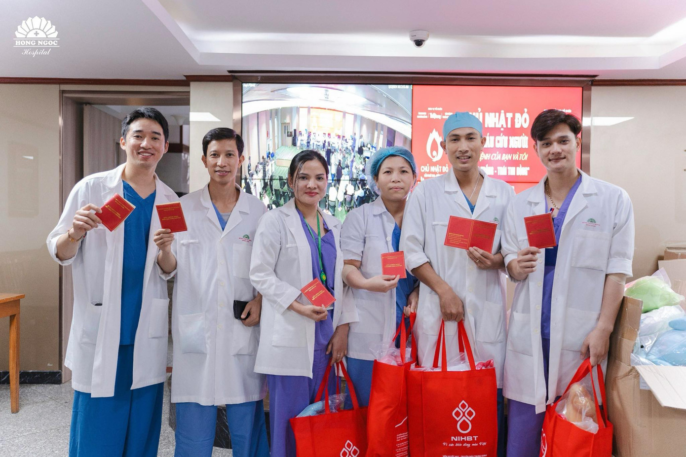 Chương trình Chủ Nhật Đỏ lần thứ 16 năm 2024 được tổ chức từ tháng 11/2023 đến hết tháng 3/2024 tại trên 40 tỉnh, thành phố trên toàn quốc. Dự kiến sẽ có khoảng trên 100.000 người tham dự và tiếp nhận khoảng 45.000 - 50.000 đơn vị máu.