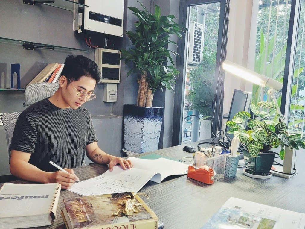 Anh Nhớ Em làm trong lĩnh vực kiến trúc (Ảnh: NVCC). Anh Nhớ Em làm trong lĩnh vực kiến trúc (Ảnh: NVCC).