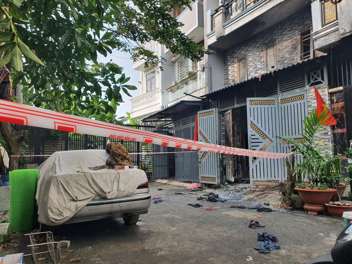 Căn nhà xảy ra vụ cháy được lực lượng chức năng phong tỏa.