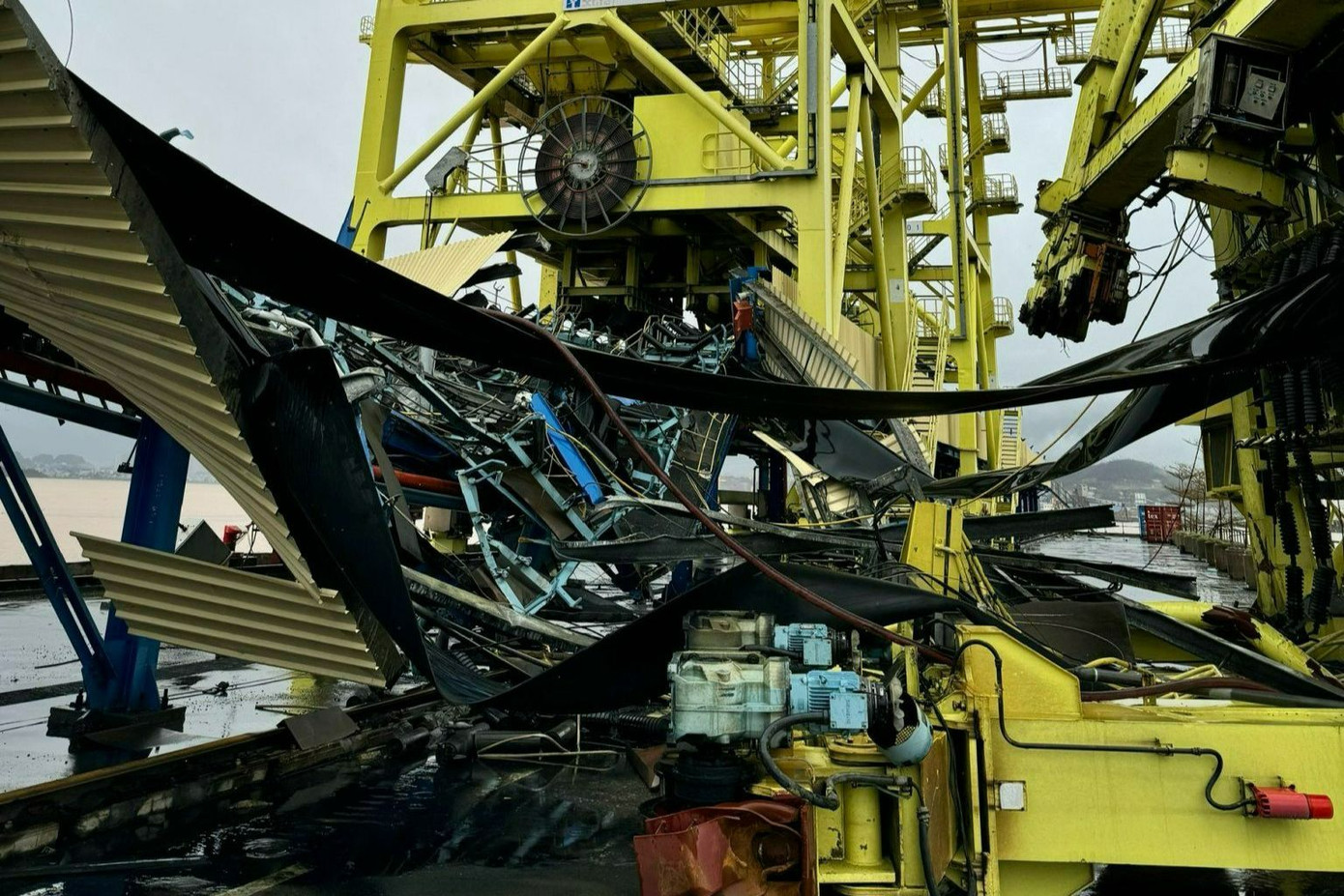 Nhà xưởng máy móc bị thiệt hại do cơn bão số 3 đang được doanh nghiệp bảo hiểm thẩm định, bồi thường. Ảnh: PVI.