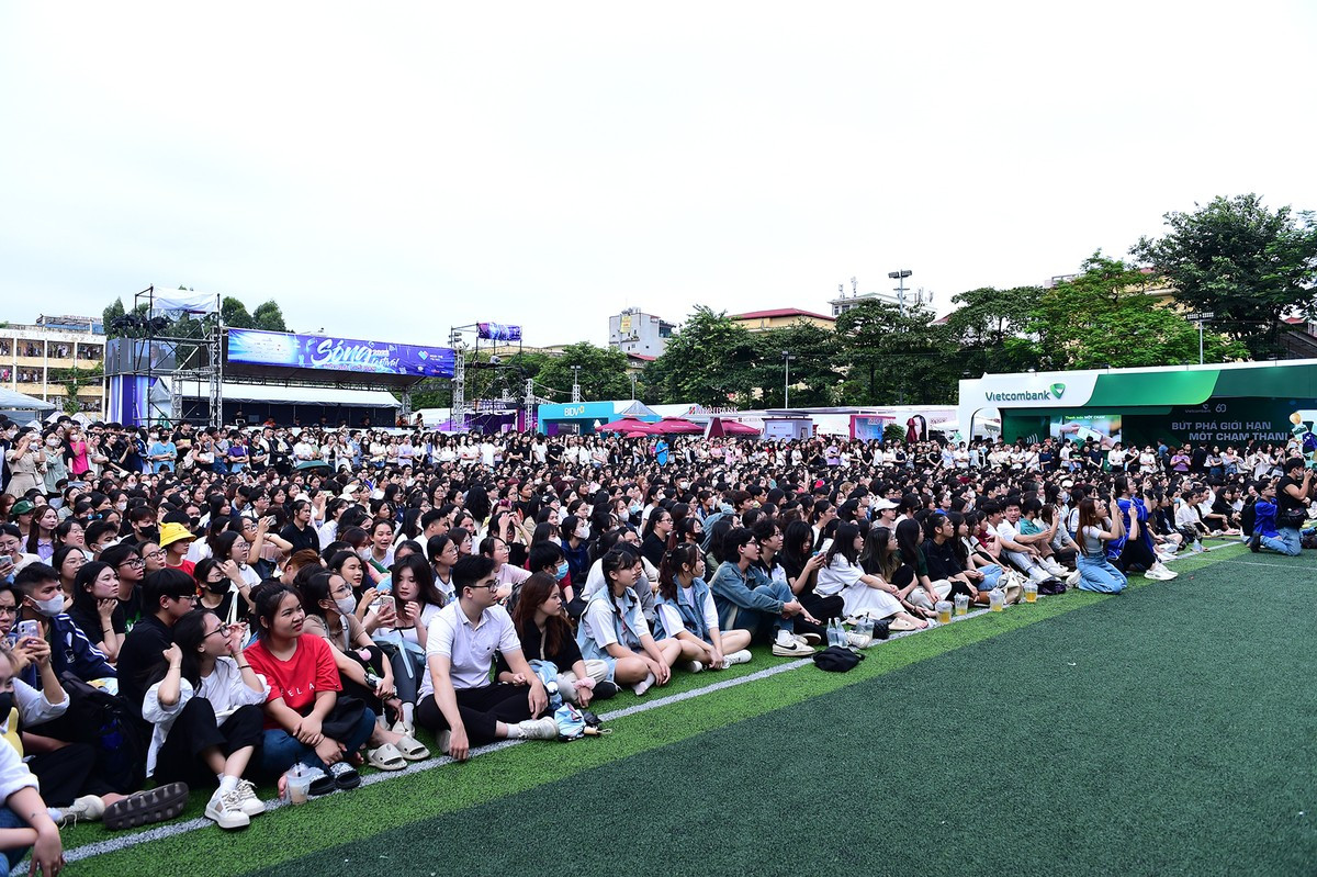 Hàng nghìn bạn trẻ cùng nhau “tạo sóng” tại Sóng Festival - Ngày Thẻ Việt Nam 2023.