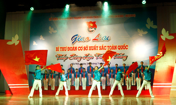 Trao đổi với các bạn trẻ, nguyên Bí thư Thứ nhất T.Ư Đoàn, thế hệ trẻ ngày nay có nhiều ưu điểm; được học hành; có nền tảng kiến thức; có mối quan hệ giao lưu quốc tế; hiểu biết nhiều về khoa học, công nghệ thông tin… 