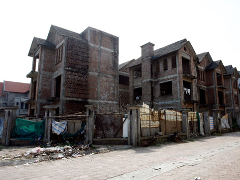 Biệt thự thành nơi đổ phế liệu, rác thải