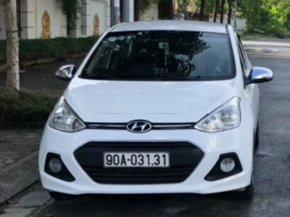 Chiếc xe ô tô bị cướp trong đêm. Ảnh: FB.