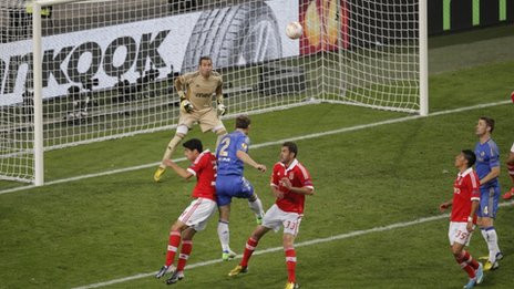 Pha đánh đầu ấn định chiến thắng cho Chelsea của Ivanovic