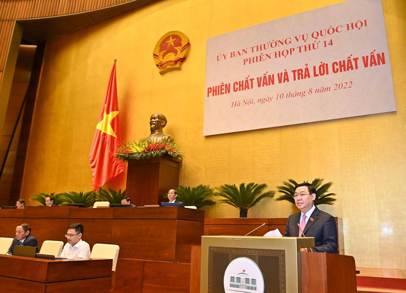 Chủ tịch Quốc hội Vương Đình Huệ phát biểu bế mạc phiên chất vấn. Ảnh: Như Ý Chủ tịch Quốc hội Vương Đình Huệ phát biểu bế mạc phiên chất vấn. Ảnh: Như Ý