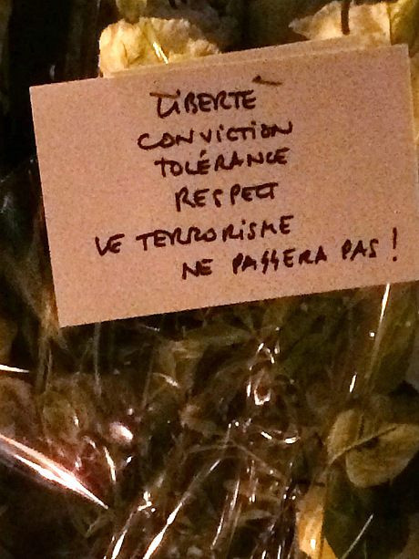 Nghi can 18 tuổi vụ thảm sát tòa soạn Pháp đầu hàng ảnh 5