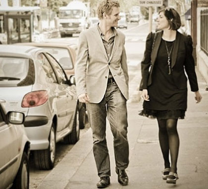  Đàn ông nên đi trước mỗi khi bước lên hay xuống cầu thang. Ảnh: Linternaute. 