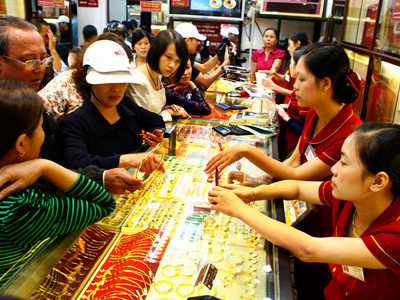 Việc đánh thuế vàng chỉ làm vàng đắt hơn, chứ không ngăn được nhu cầu tích trữ vàng trong dân